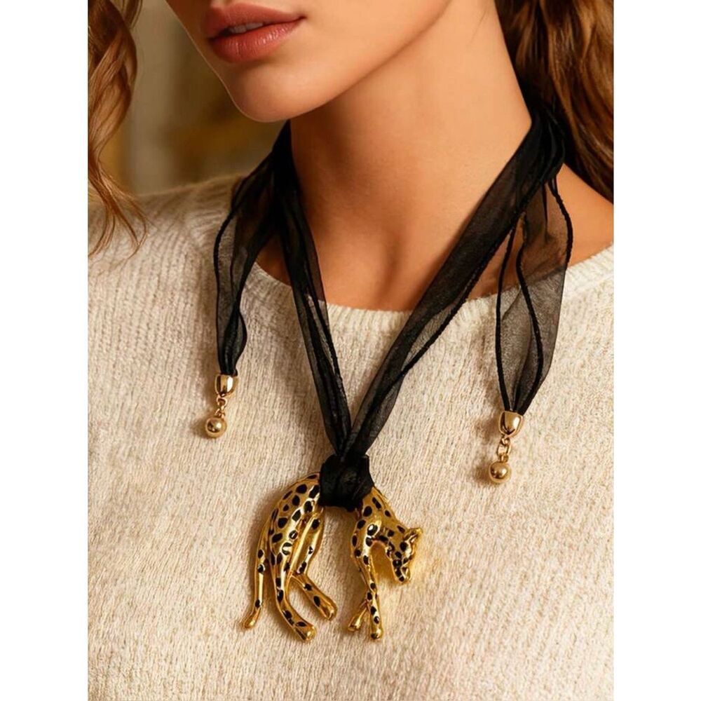 Leopard Pendant Necklace A1949